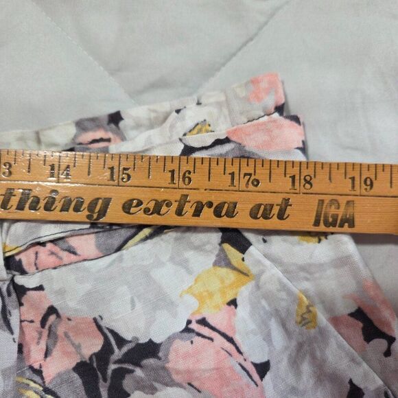 LIKE NEW LOFT FLORAL BELTED LINEN BLEND SHORTS SIZE LARGE WOMENS - Picture 14 of 16